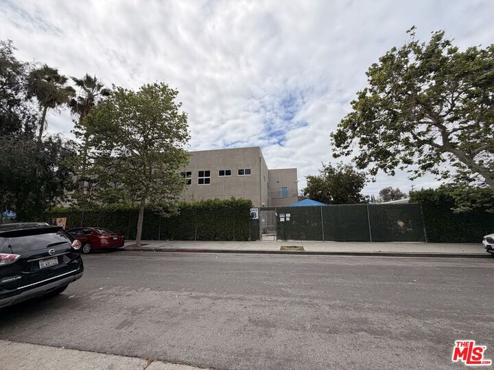 Property Photo:  1032 N Ridgewood Pl  CA 90038 