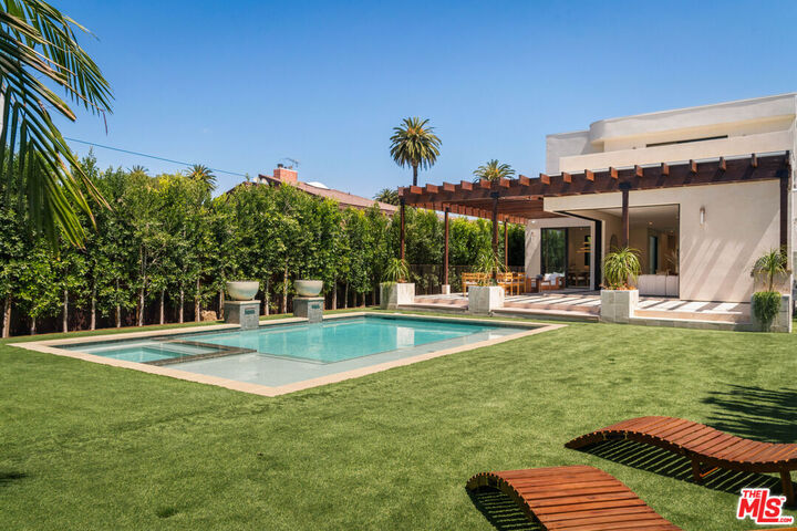 Property Photo:  3937 Marcasel Ave  CA 90066 