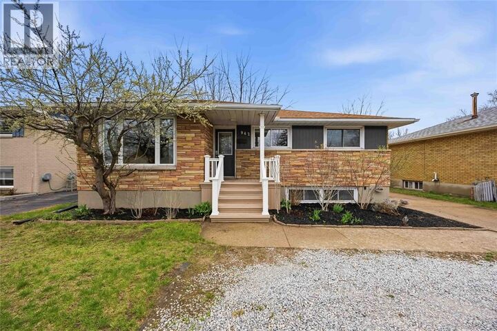 Photo de la propriété:  942 Exmouth Street  ON N7S 1V9 