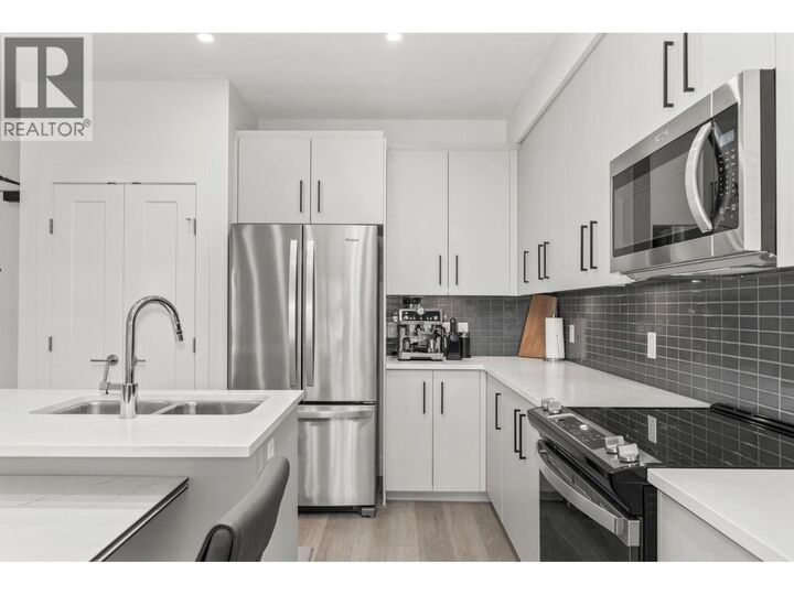 Photo de la propriété: 3434 McKinley Beach Drive 302 BC V1V 2R1