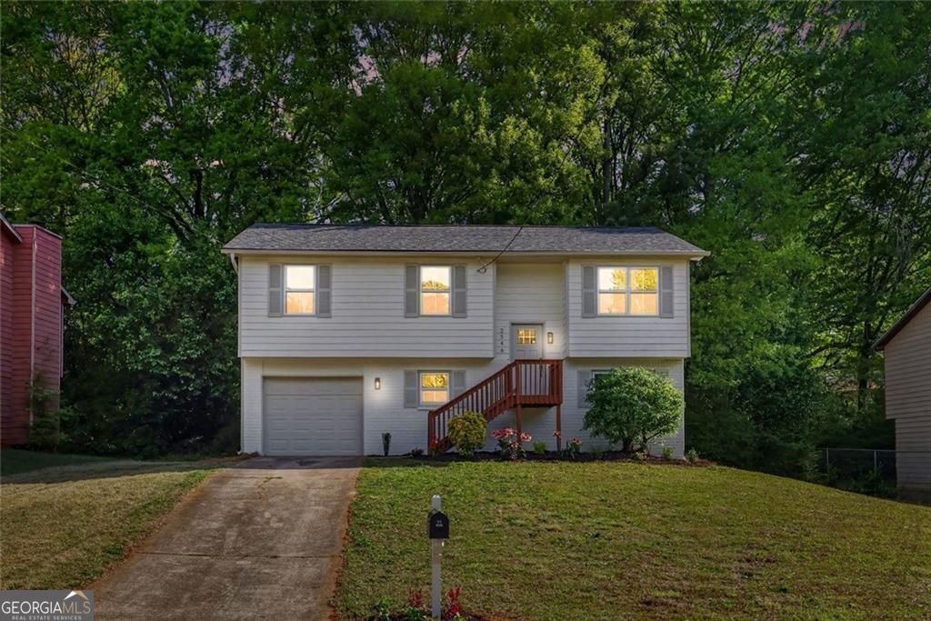 Property Photo:  2546 Candler Woods Drive  GA 30032 