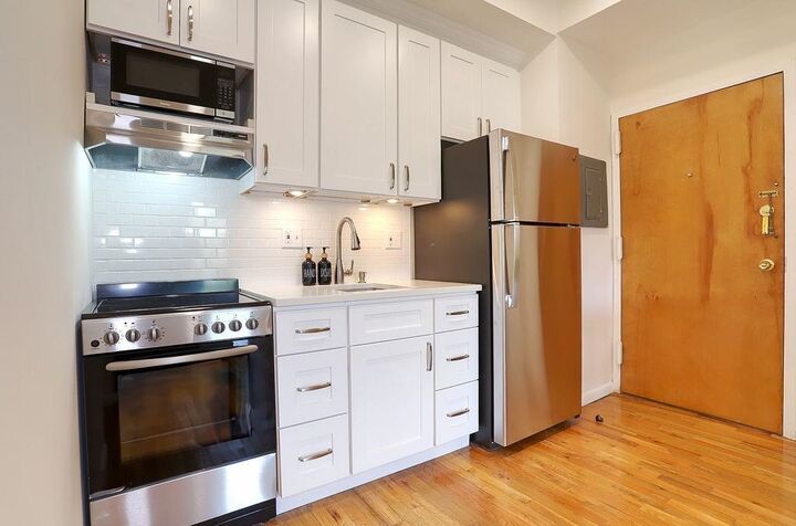 Property Photo:  11 Cuneo Pl 3B  NJ 07307 