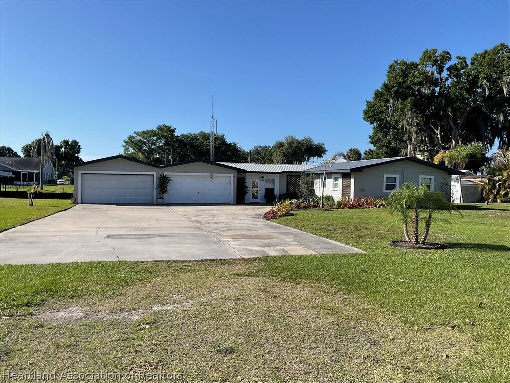 Property Photo:  223 Cypress Point  FL 33857 