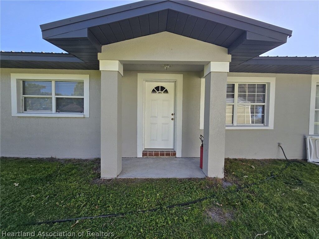 Property Photo:  223 Cypress Point  FL 33857 