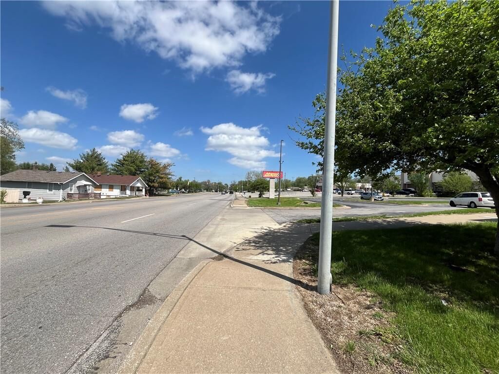 Property Photo:  2335 S Sterling Avenue  MO 64052 