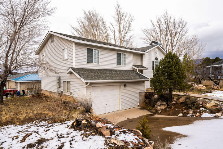 Property Photo:  