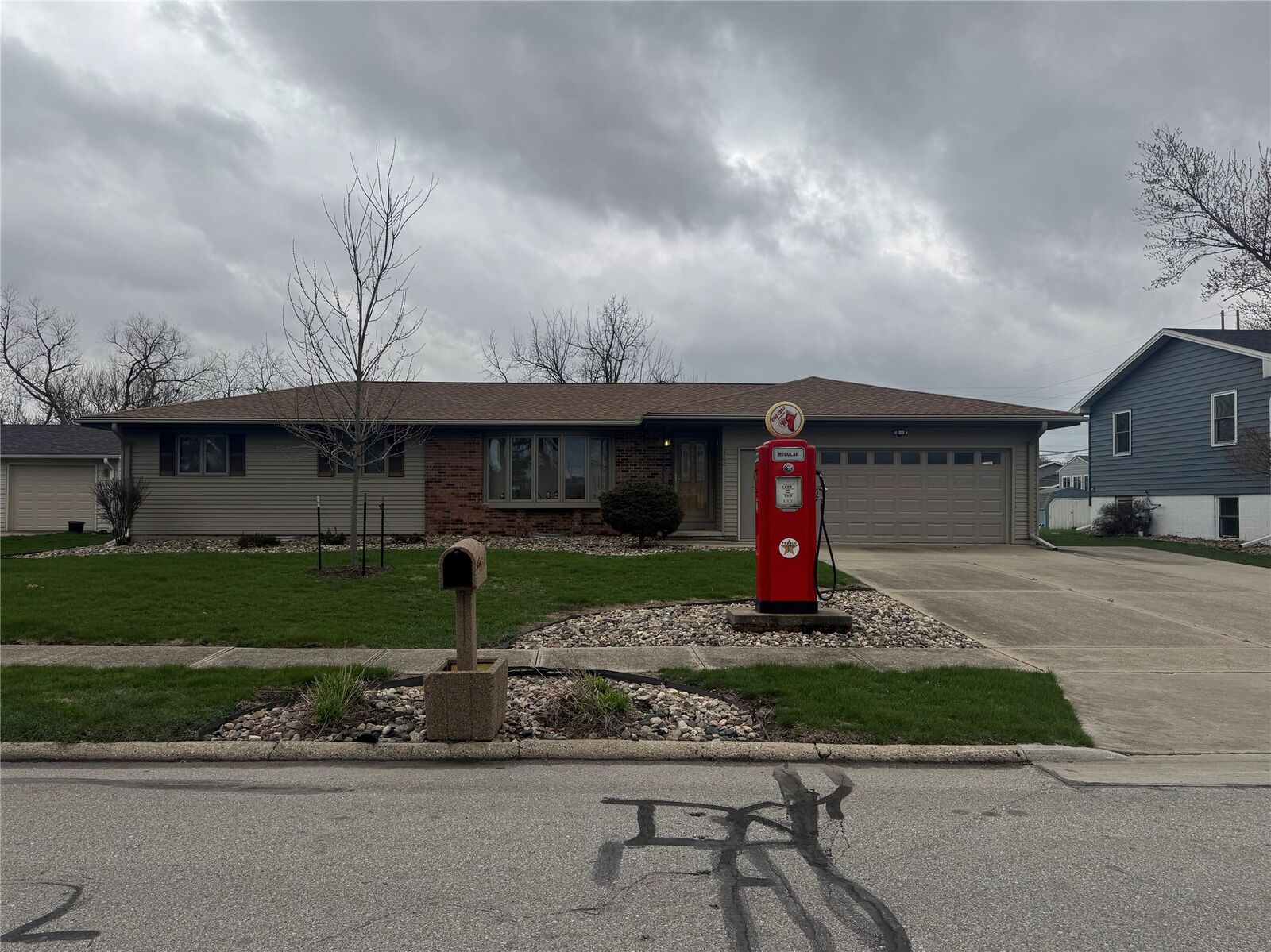 Property Photo:  322 W 3rd Street  IA 50124 