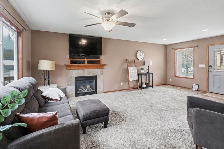 Property Photo:  1119 Oakwood Drive  IA 50219 