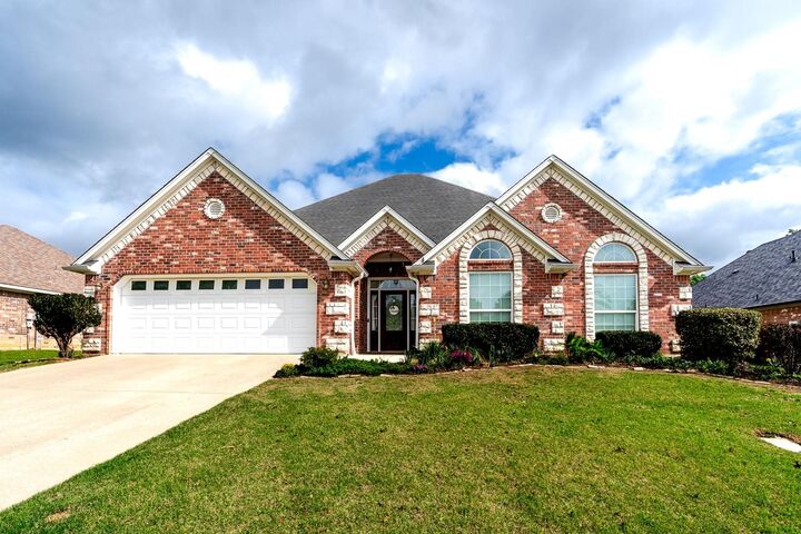 Property Photo:  4413 Red Oak Trl  TX 75604 