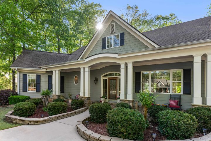 Property Photo:  1020 Peachtree Court  GA 30642 
