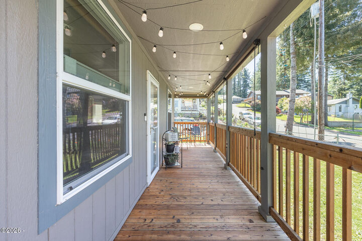 Property Photo:  1809 SE Alder Lane Drive  OR 97391 