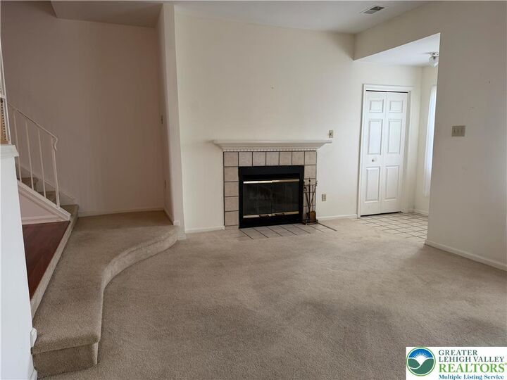 Property Photo:  1004 Briarwood Drive  PA 18020 
