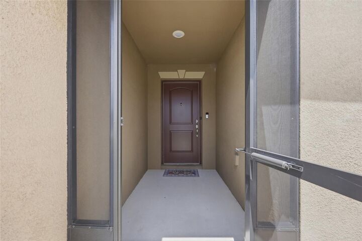 Property Photo:  1607 Swan Lake Circle  FL 33838 