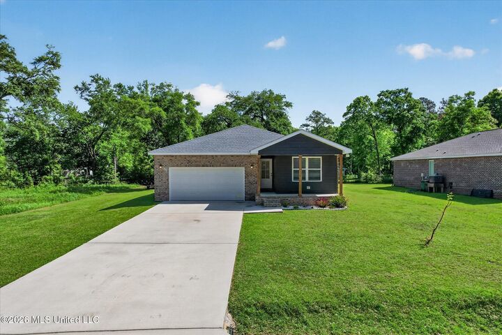 Property Photo:  1412 Spruce Street  MS 39564 