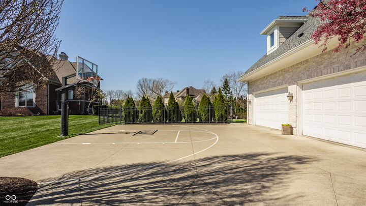 Property Photo:  2437 Londonberry Boulevard  IN 46032 