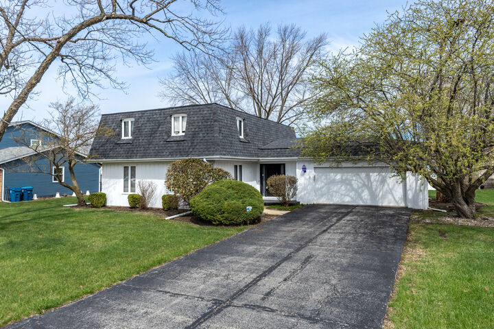 Property Photo:  2021 Alschuler Drive  IL 60506 