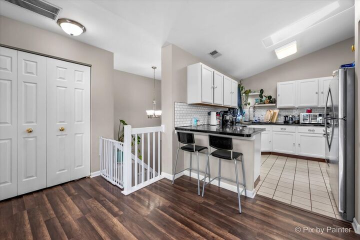 Property Photo:  1149 Harbor Court 1149  IL 60139 