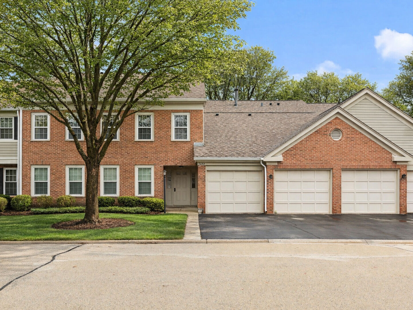 Property Photo:  1602 Hadley Court C2  IL 60090 