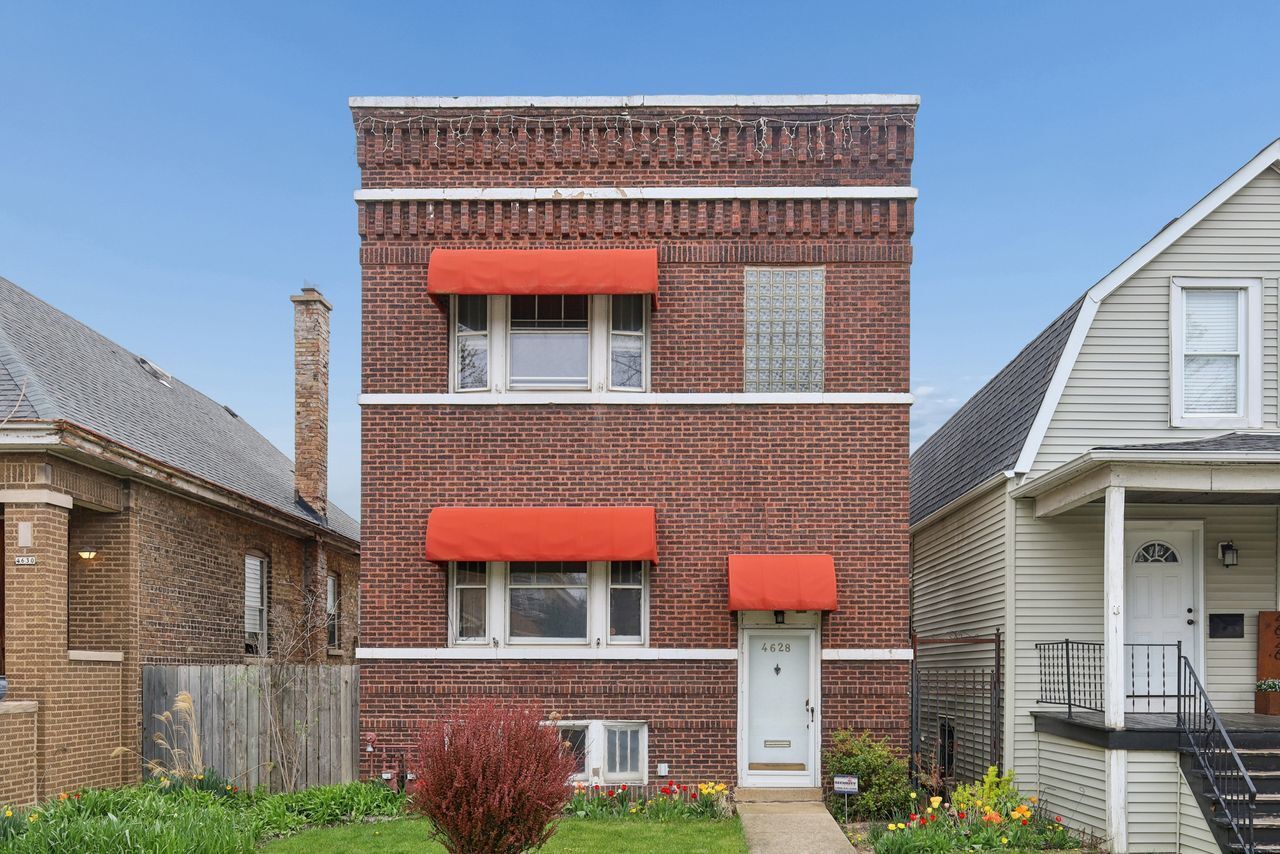 Property Photo:  4628 W Waveland Avenue  IL 60641 