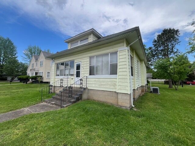 Property Photo:  409 E Everett Street  IL 62959 