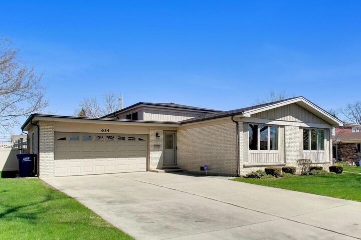 Property Photo:  634 W Millers Road  IL 60016 