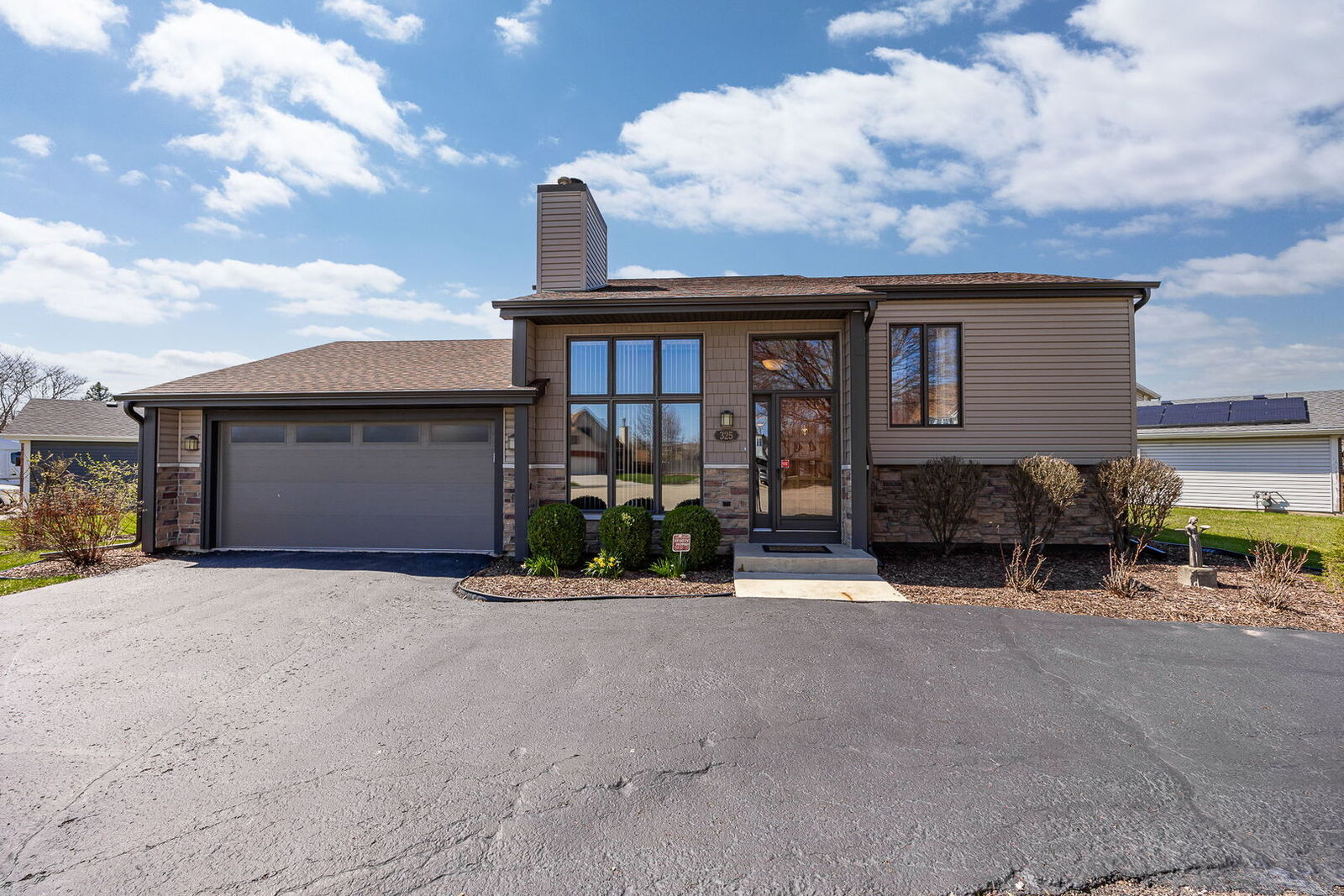 Property Photo:  