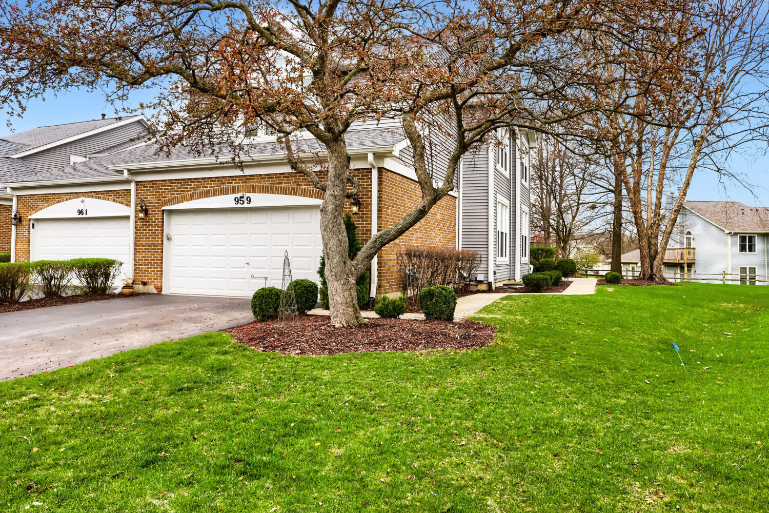 Property Photo:  959 Heathrow Lane  IL 60540 