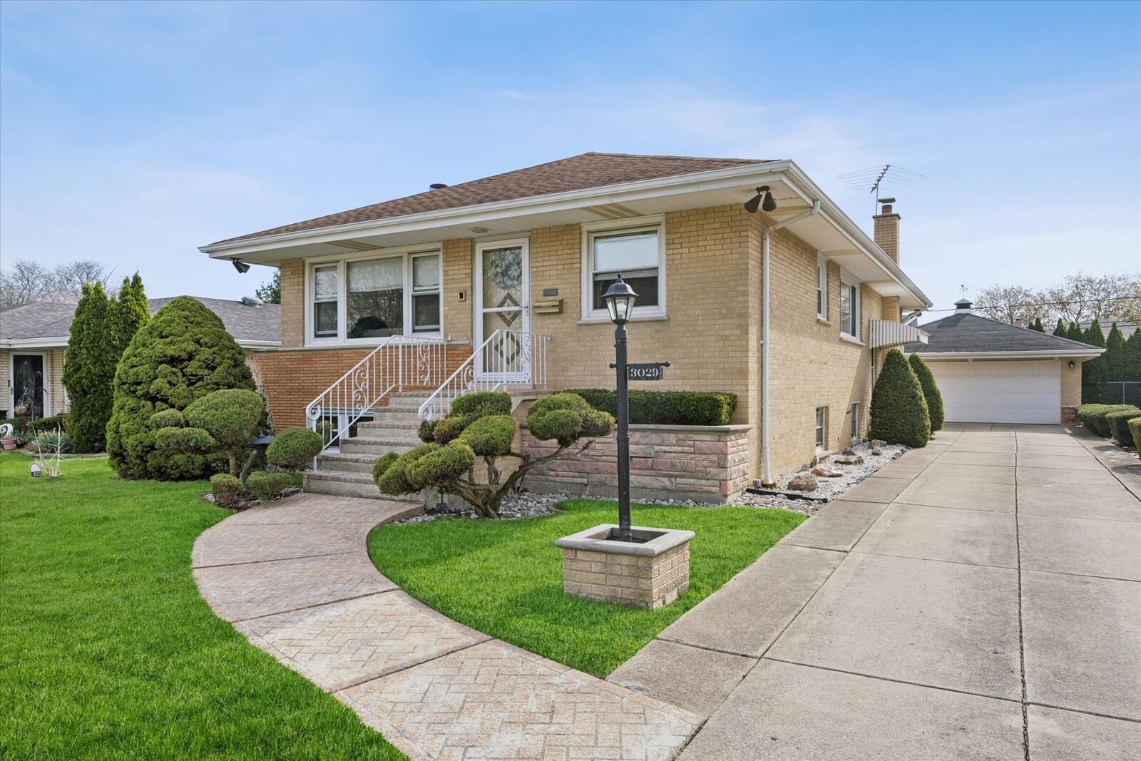 Property Photo: 3029 Mayfair Avenue IL 60154
