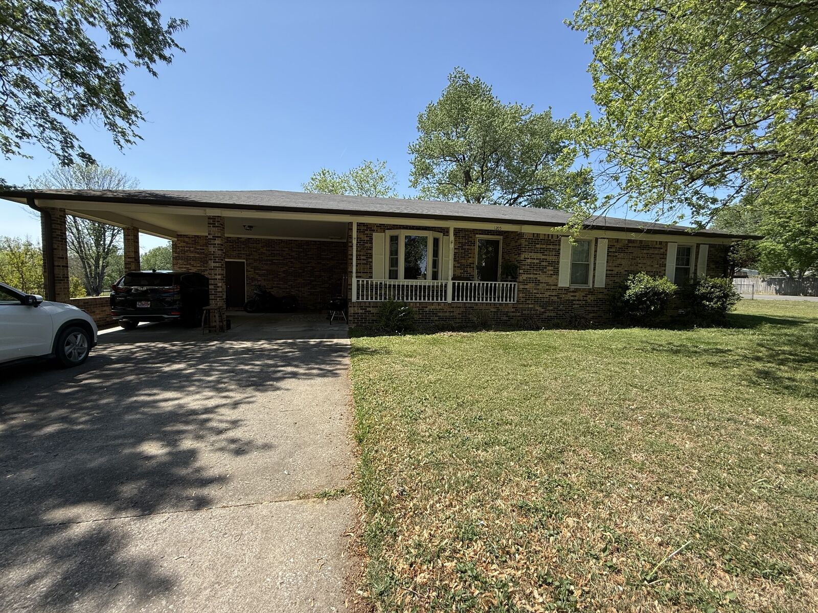 Property Photo:  1205 Glenoaks Rd  TN 37160 