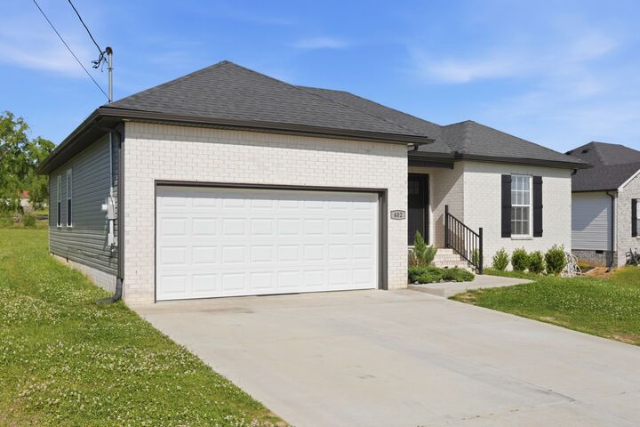 Property Photo:  402 Rose Ln  TN 37160 