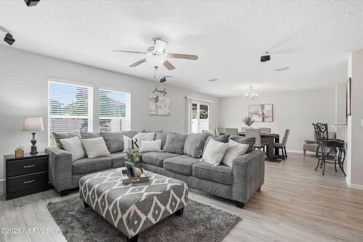 Property Photo:  29 Auburn Oaks Road W  FL 32218 