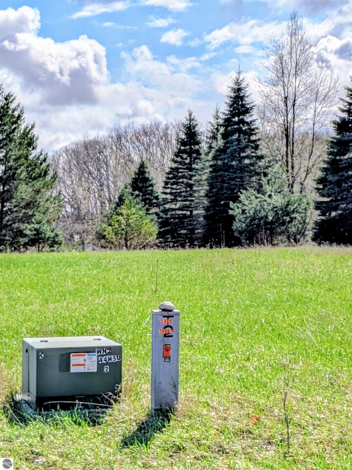 Property Photo:  1097 Lincoln Drive  MI 48893 