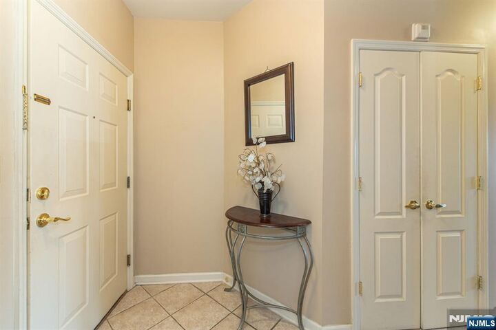 Property Photo:  375 Rifle Camp Road 202  NJ 07424 