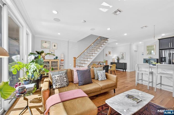 Property Photo:  865 Summit Avenue 2  NJ 07307 