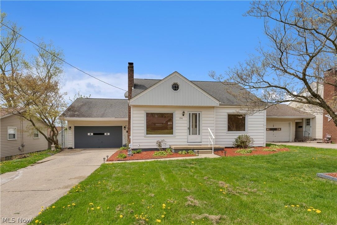 Property Photo: 190 Struthers Liberty Road OH 44405