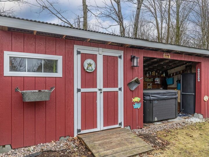 Property Photo:  168 Place Road West  VT 05461 