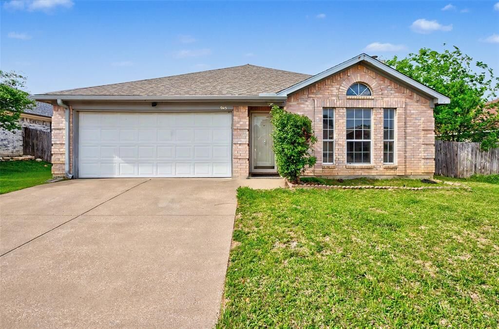 Property Photo:  945 Tennessee Trail  TX 76017 