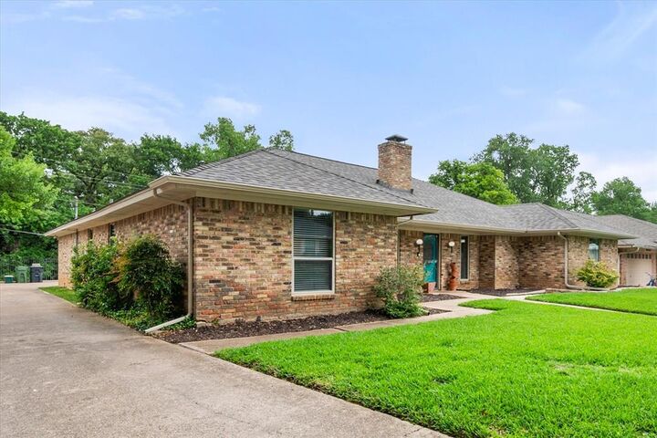 Property Photo:  4103 Three Oaks Drive  TX 76016 