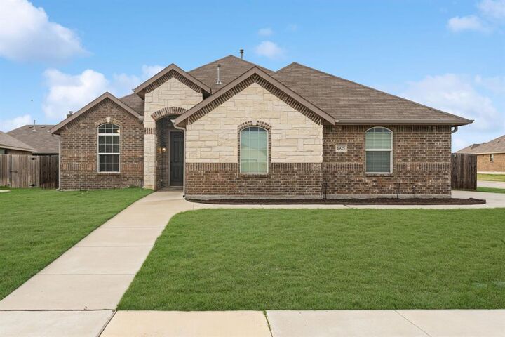 Property Photo:  1925 Meadowlark Lane  TX 75189 