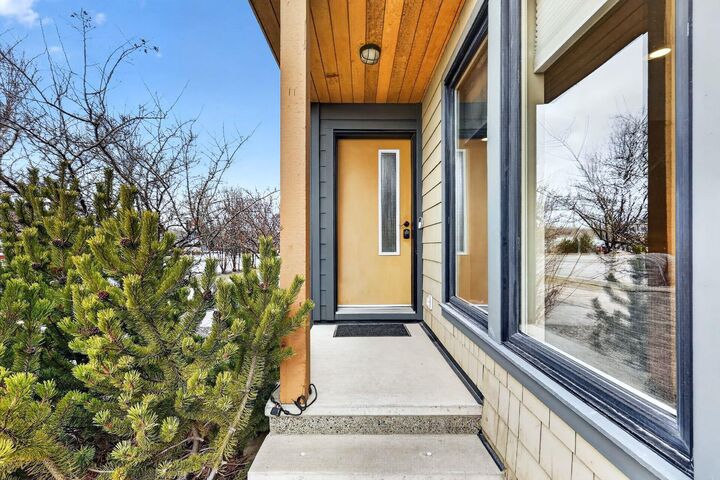 Property Photo:  180 Walden Gate SE  AB T2X 0P3 