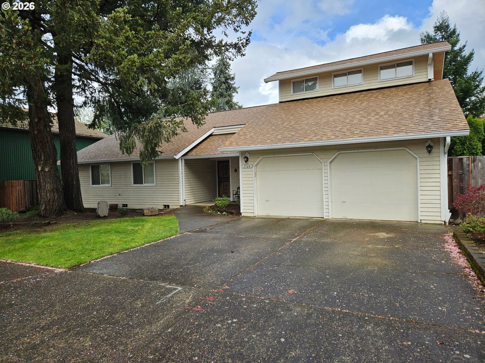 Property Photo:  2104 NE 165th Dr  OR 97230 