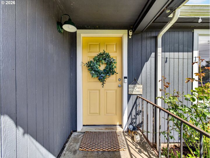 Property Photo:  12507 SE Kelly St  OR 97236 