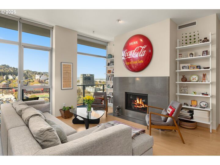 Property Photo:  1221 SW 10th Ave 1706  OR 97205 