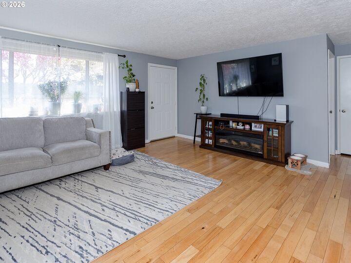 Property Photo:  2027 Thompson Ave  WA 98660 