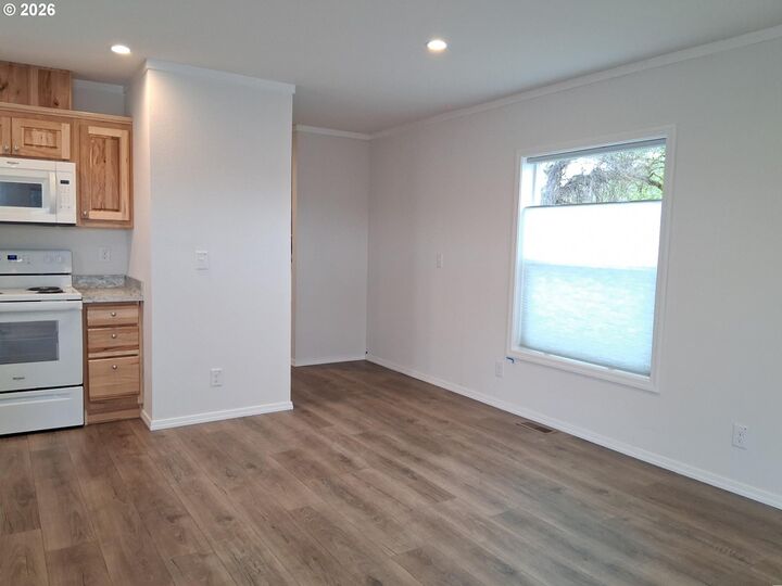 Property Photo:  503 SE Sheridan 34  OR 97378 