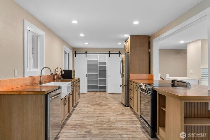Property Photo: 9009 Ridgeview Circle W WA 98466