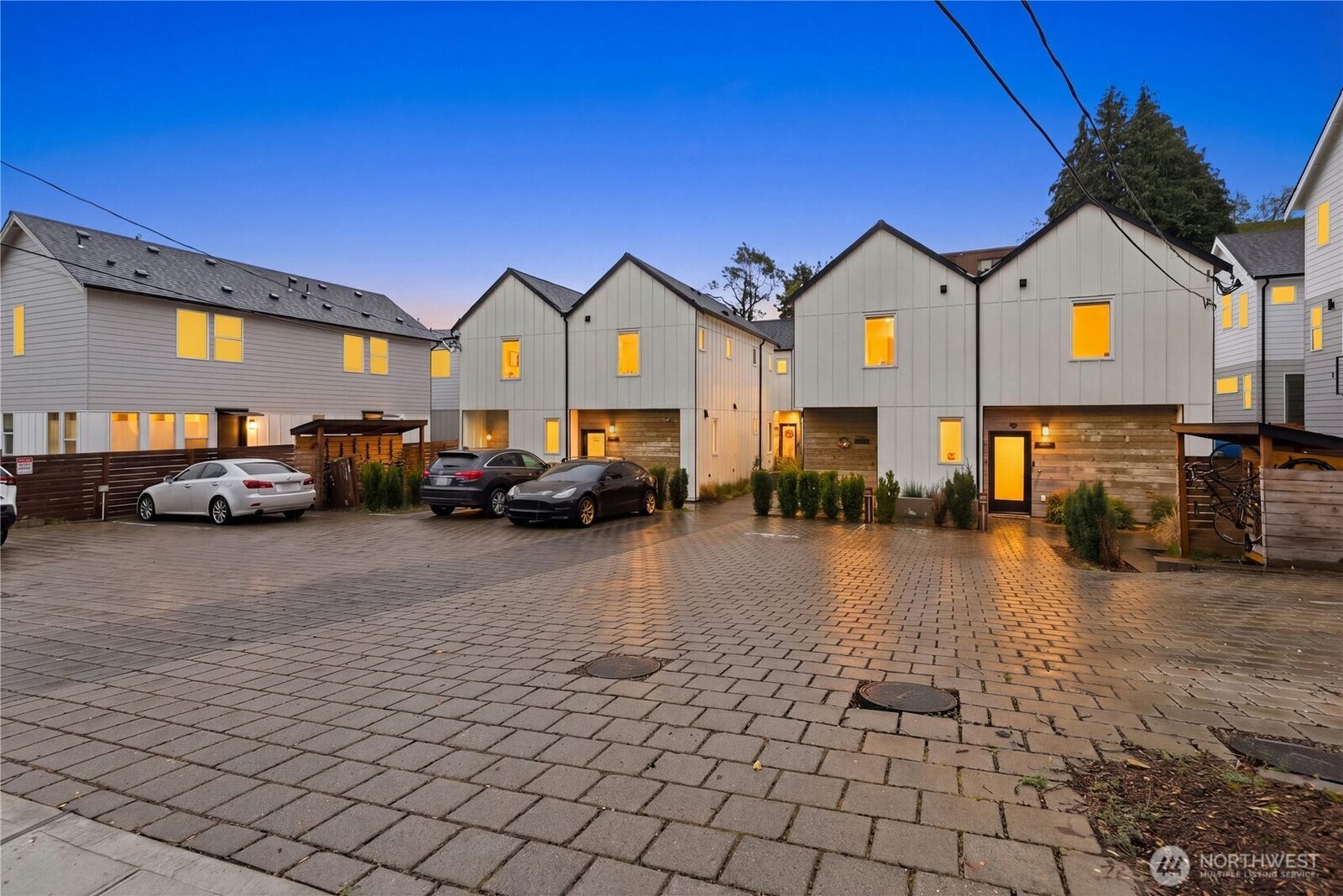 Property Photo:  10354  Wallingford Ave  N B  WA 98133 