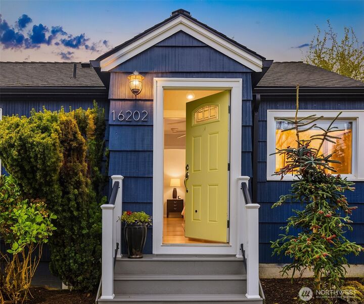 Property Photo:  16202  11th Avenue SW  WA 98166 