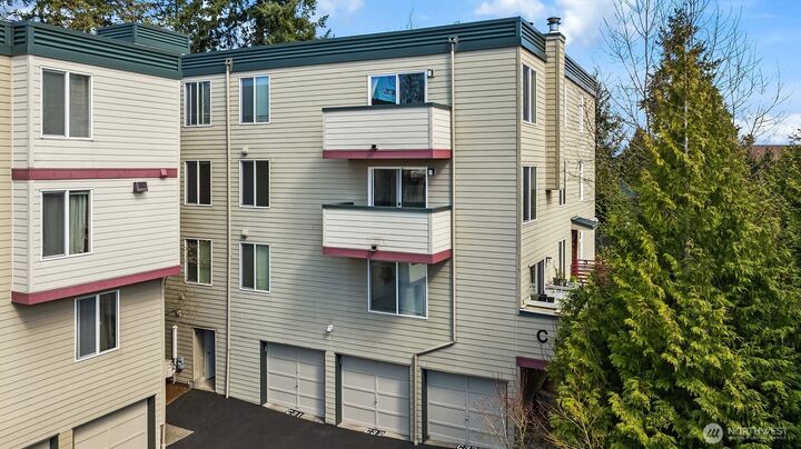 Property Photo:  18100  15th Avenue NE C314  WA 98155 