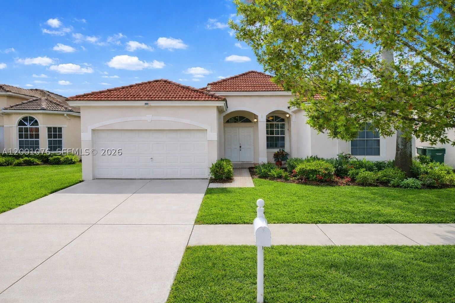 Property Photo: 690 SE 30th Dr FL 33033